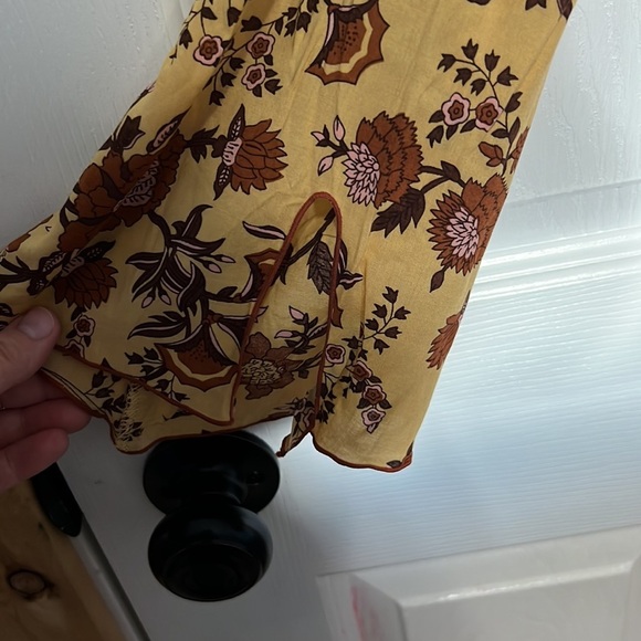 3/$20 floral small  blue sky - Picture 2 of 4